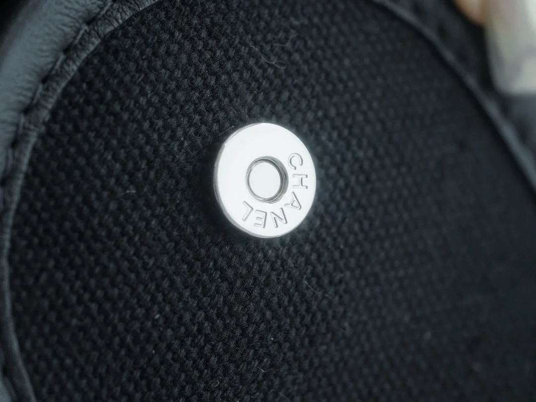 샤넬 맥시 쇼핑백 블랙(실버)