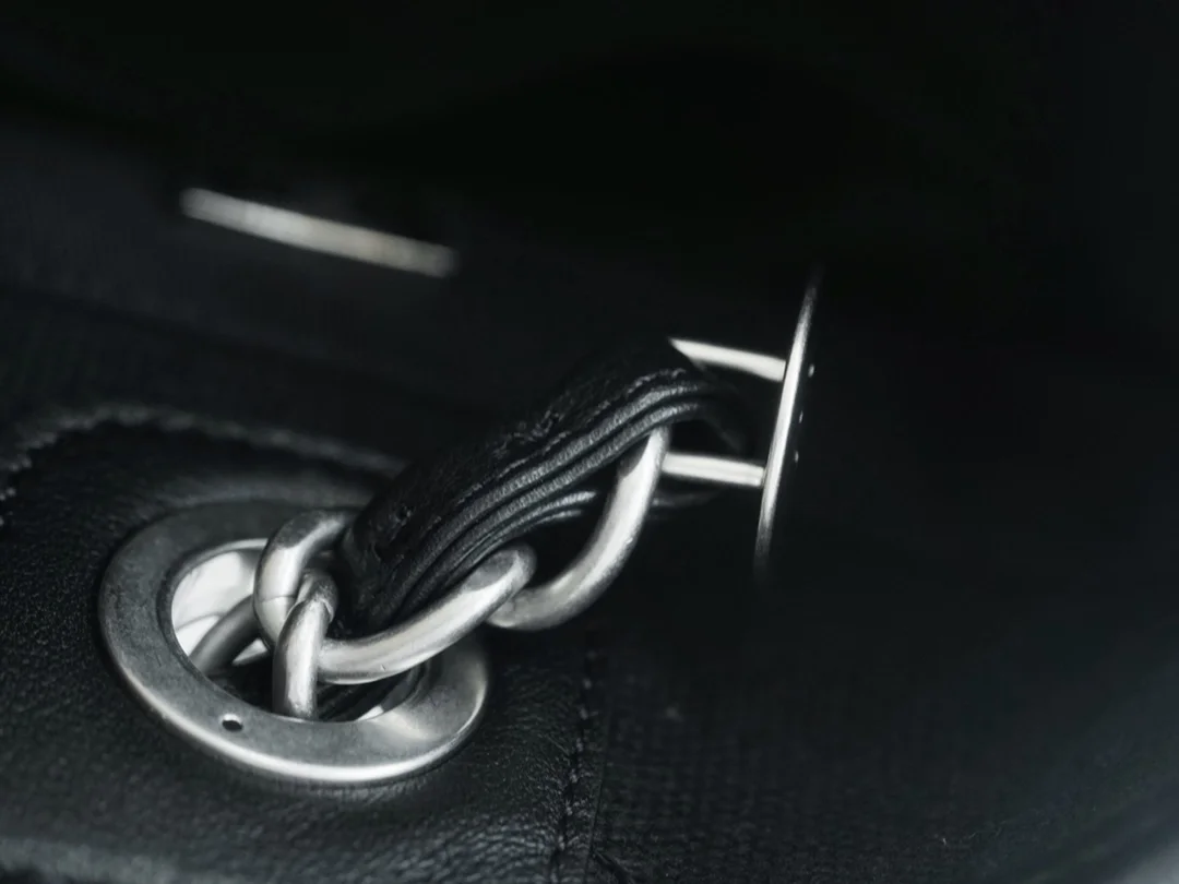 샤넬 맥시 쇼핑백 블랙(실버)