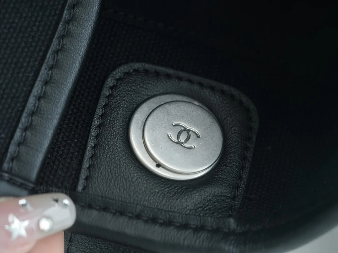 샤넬 맥시 쇼핑백 블랙(실버)