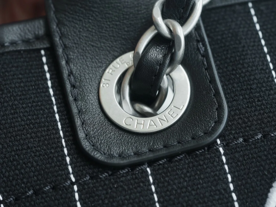 샤넬 맥시 쇼핑백 블랙(실버)