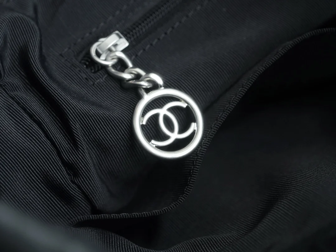 샤넬 맥시 쇼핑백 블랙(실버)