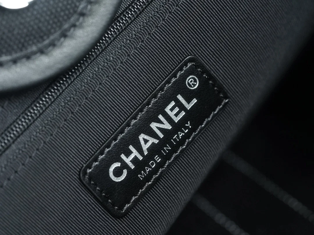 샤넬 맥시 쇼핑백 블랙(실버)