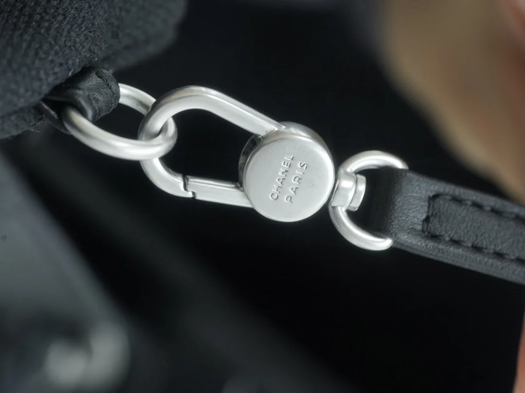 샤넬 맥시 쇼핑백 블랙(실버)