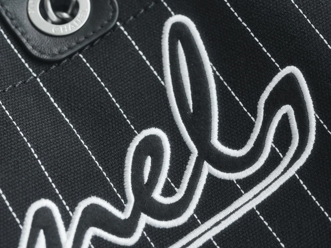 샤넬 맥시 쇼핑백 블랙(실버)