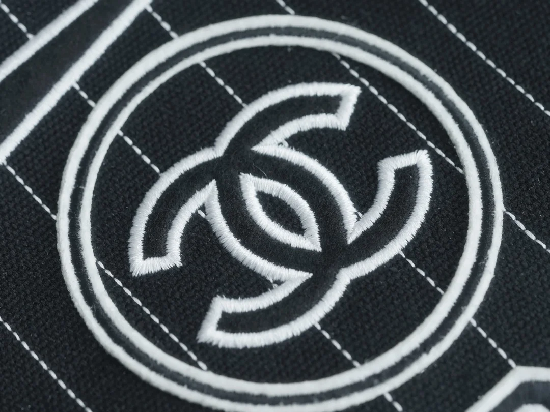 샤넬 맥시 쇼핑백 블랙(실버)