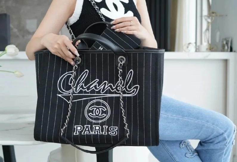 샤넬 맥시 쇼핑백 블랙(실버)