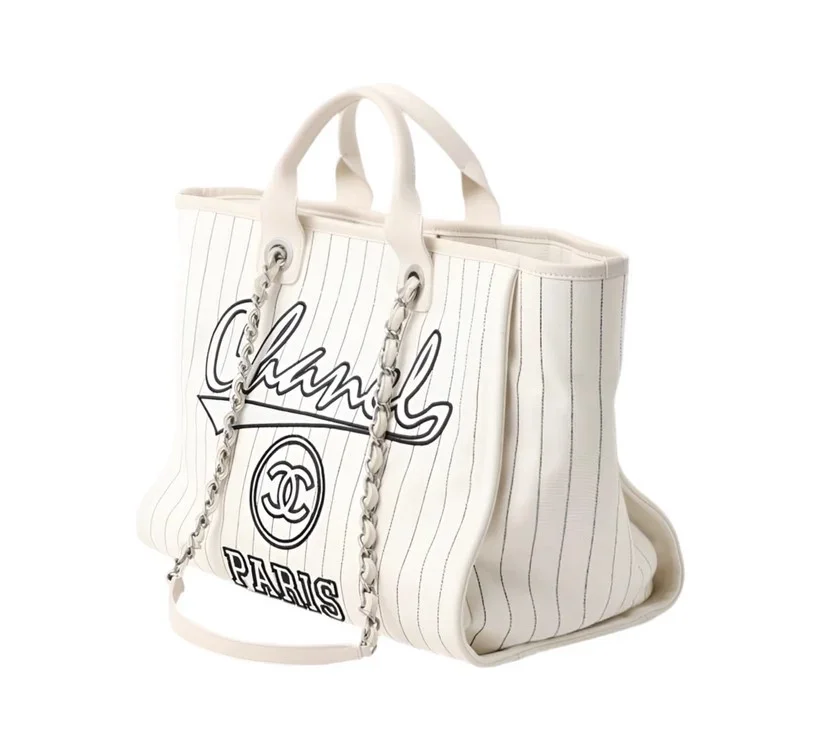 샤넬 맥시 쇼핑백 화이트