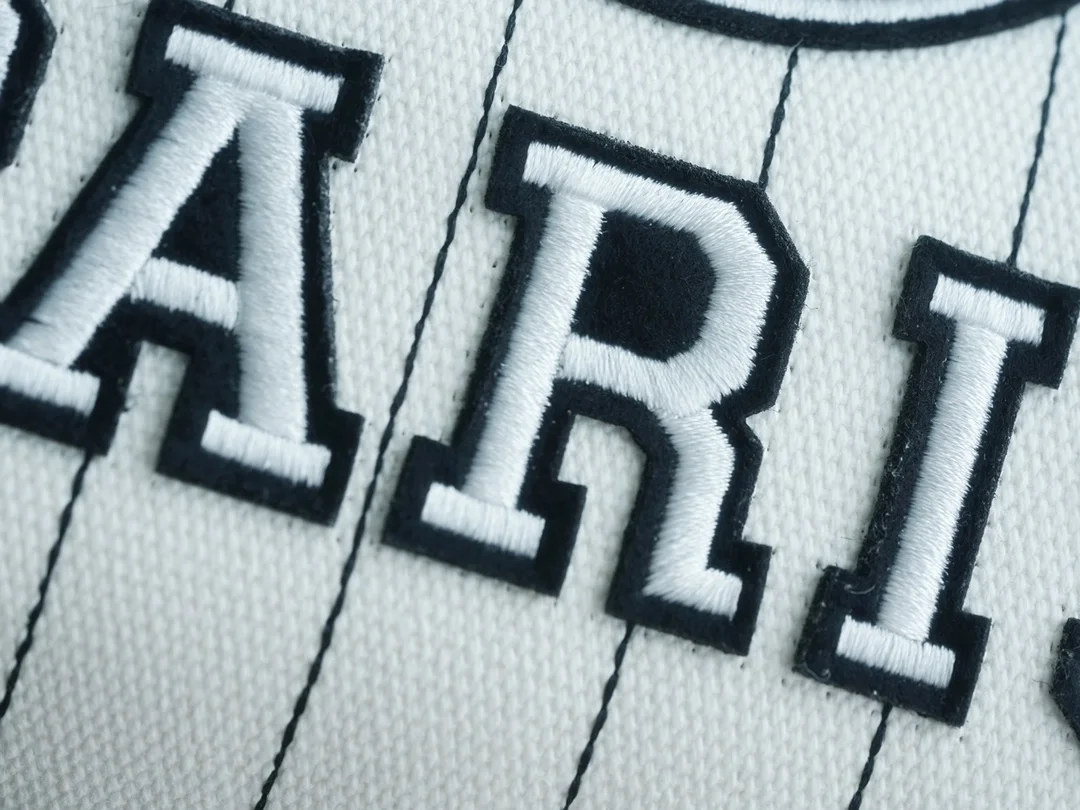 샤넬 맥시 쇼핑백 화이트