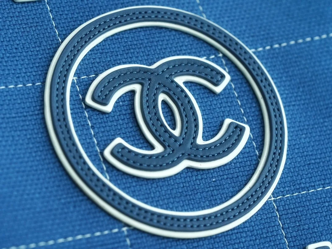 샤넬 맥시 쇼핑백 블루