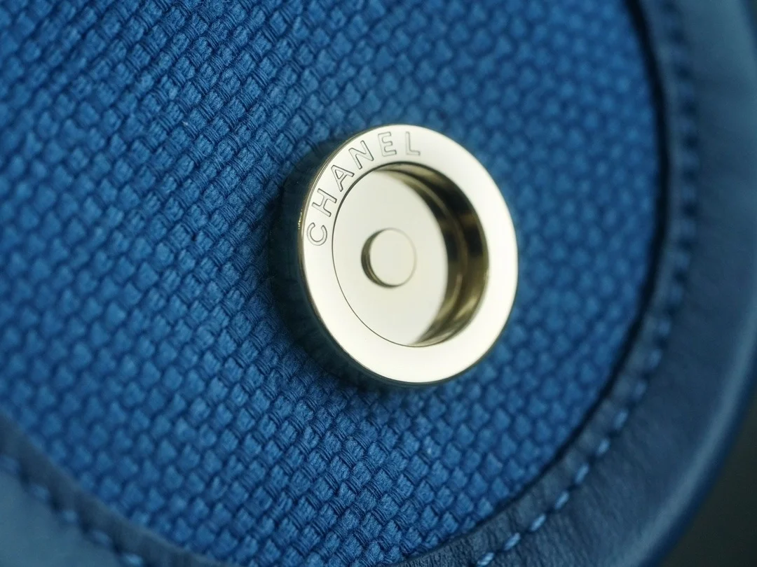 샤넬 맥시 쇼핑백 블루