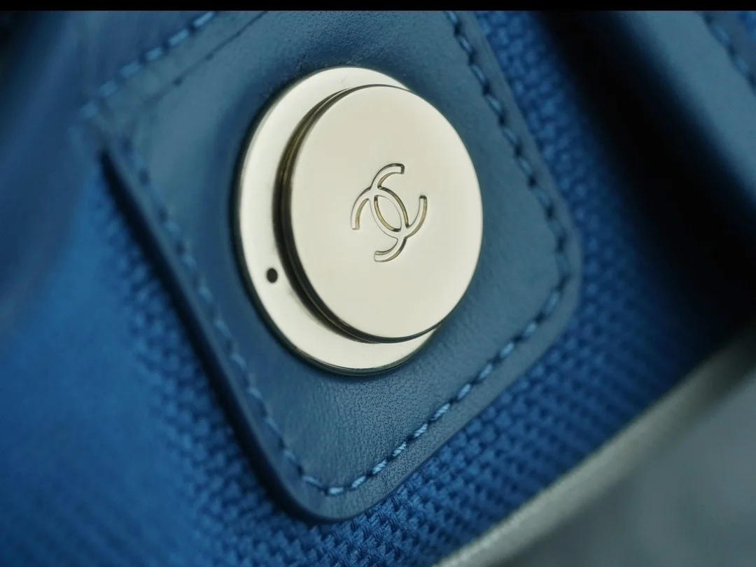 샤넬 맥시 쇼핑백 블루