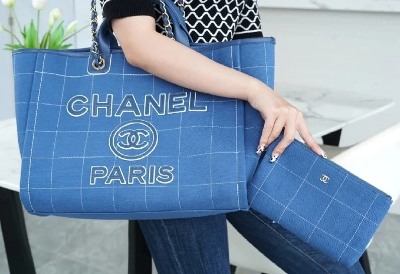 샤넬 맥시 쇼핑백 블루