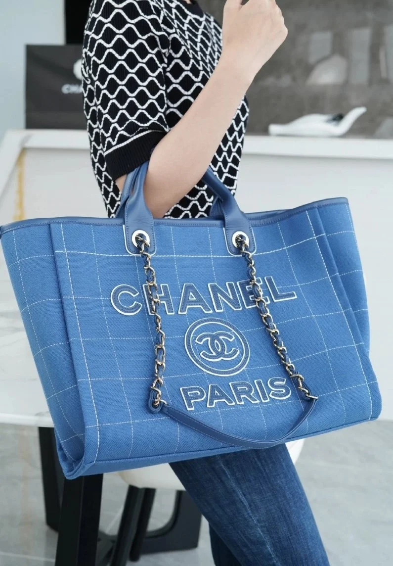 샤넬 맥시 쇼핑백 블루