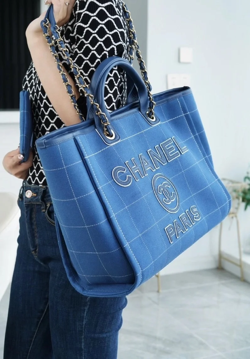 샤넬 맥시 쇼핑백 블루