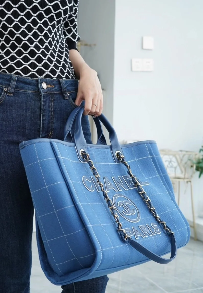 샤넬 맥시 쇼핑백 블루