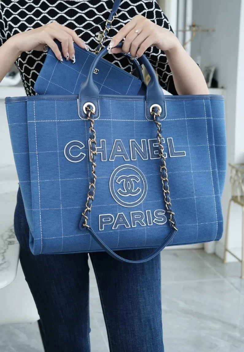 샤넬 맥시 쇼핑백 블루