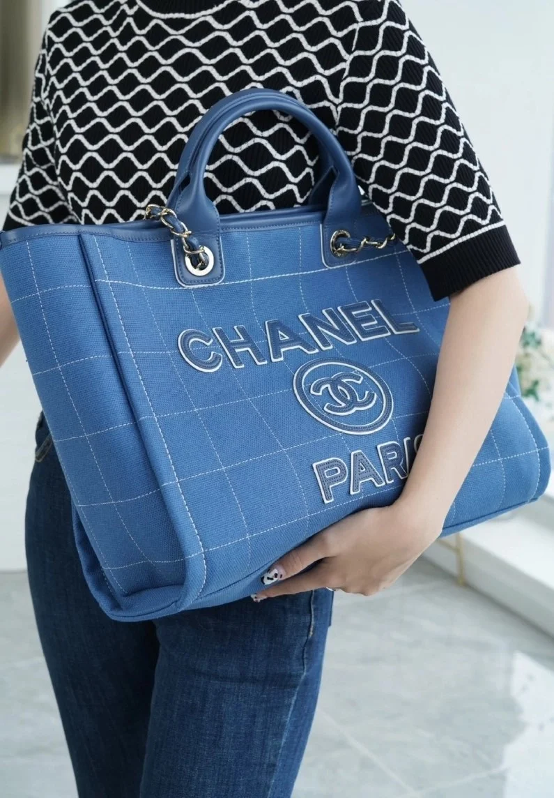 샤넬 맥시 쇼핑백 블루