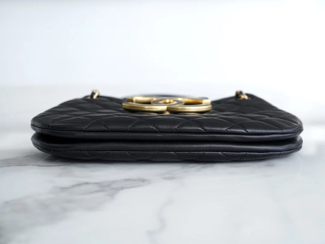 샤넬 24C 크루즈 메신저 백 라지 빅로고 퍼플 AS4609