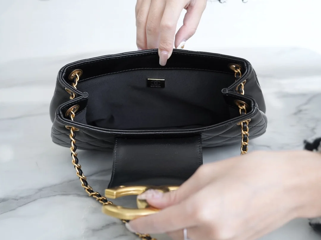 샤넬 24C 크루즈 메신저 백 라지 빅로고 퍼플 AS4609