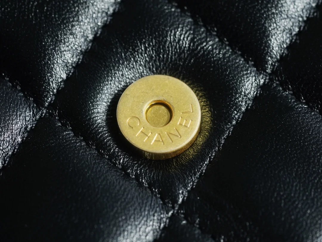 샤넬 24C 크루즈 메신저 백 라지 빅로고 퍼플 AS4609