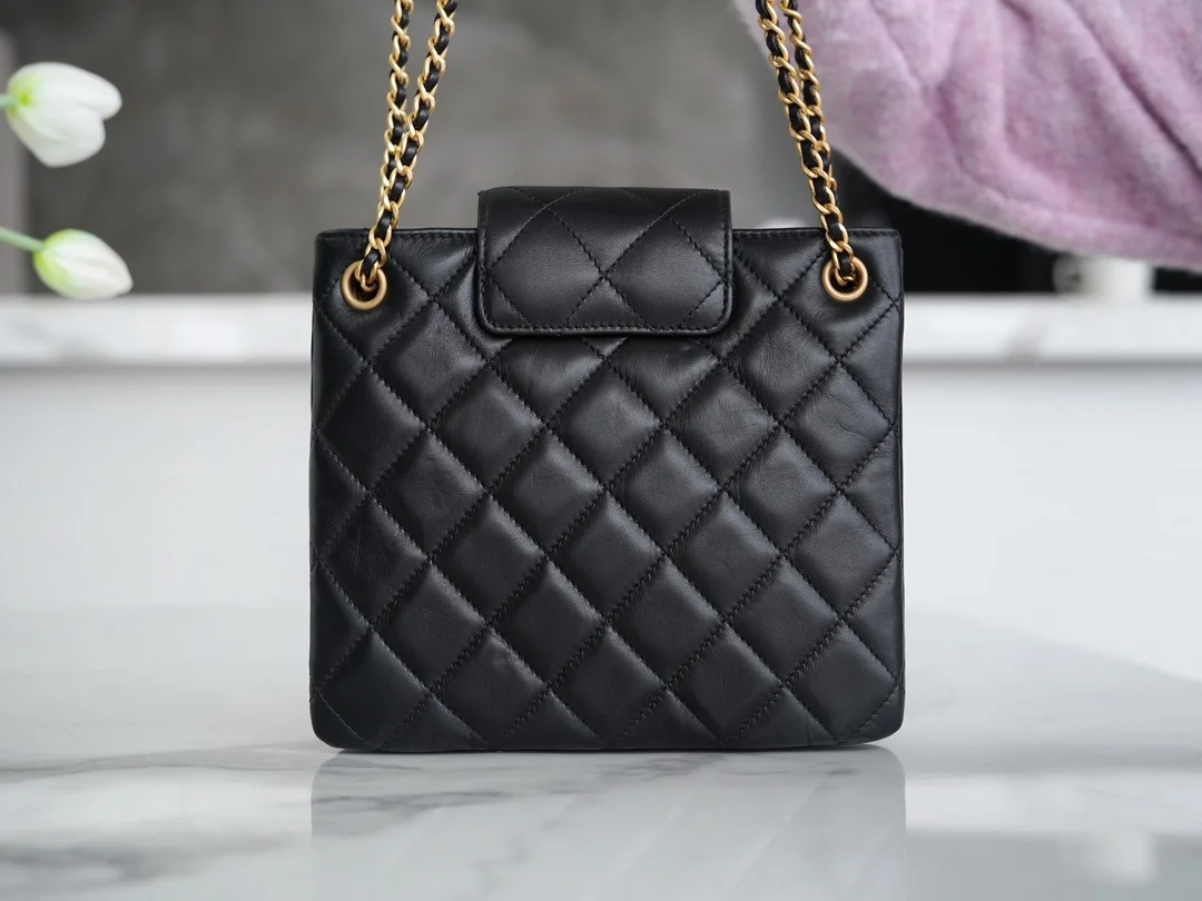 샤넬 24C 크루즈 레트로 라지 램스킨 블랙