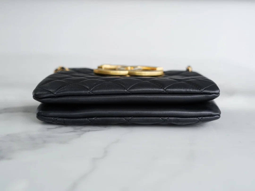 샤넬 24C 크루즈 레트로 라지 램스킨 블랙