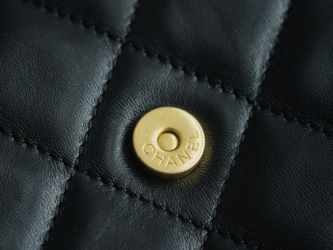 샤넬 24C 크루즈 레트로 라지 램스킨 블랙