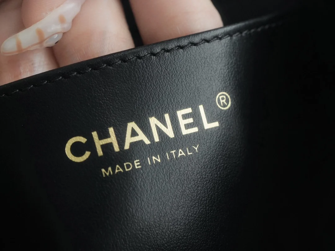 샤넬 24C 크루즈 레트로 라지 램스킨 블랙