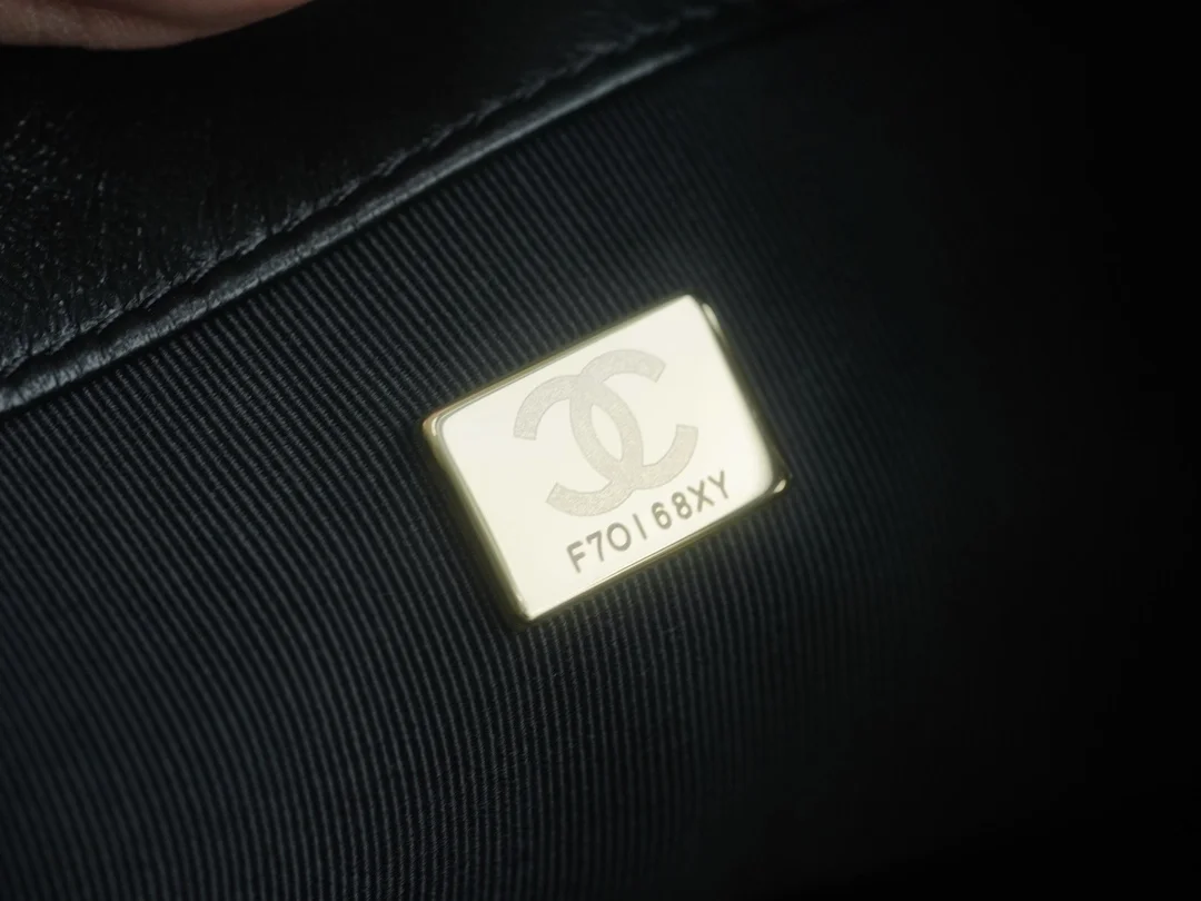 샤넬 24C 크루즈 레트로 라지 램스킨 블랙