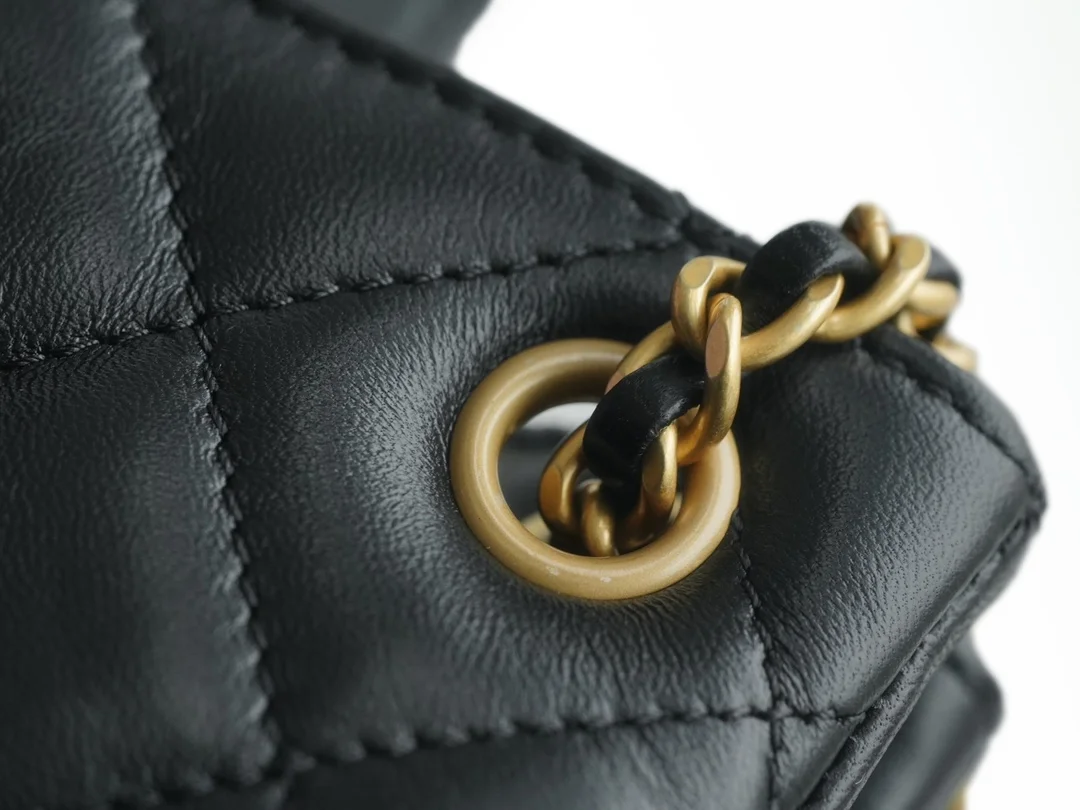 샤넬 24C 크루즈 레트로 라지 램스킨 블랙