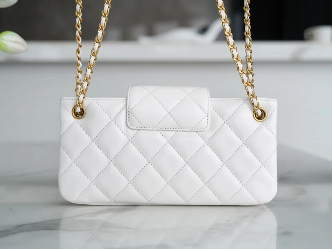 샤넬 24C 크루즈 메신저 백 라지 빅로고 화이트