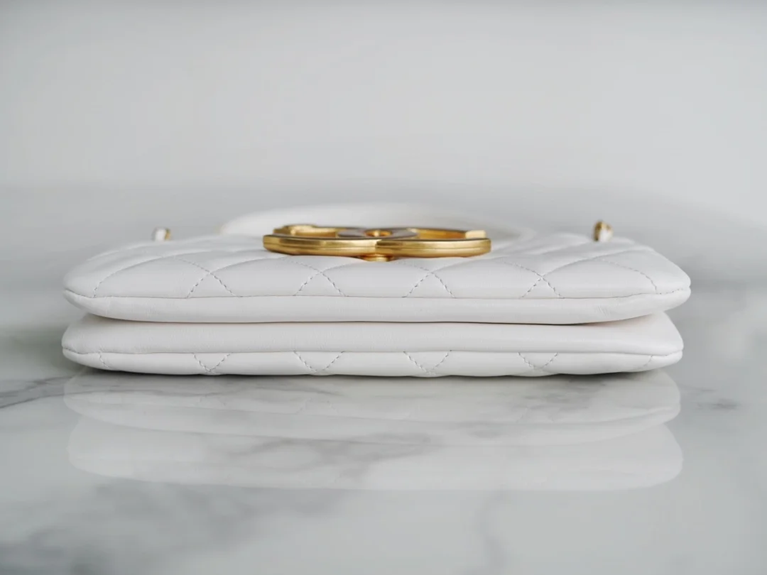 샤넬 24C 크루즈 메신저 백 라지 빅로고 화이트