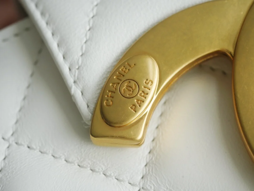 샤넬 24C 크루즈 메신저 백 라지 빅로고 화이트