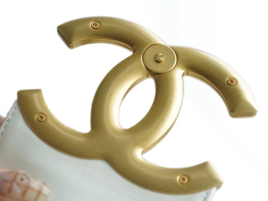 샤넬 24C 크루즈 메신저 백 라지 빅로고 화이트