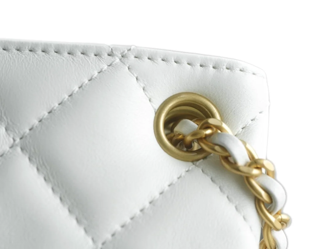 샤넬 24C 크루즈 메신저 백 라지 빅로고 화이트