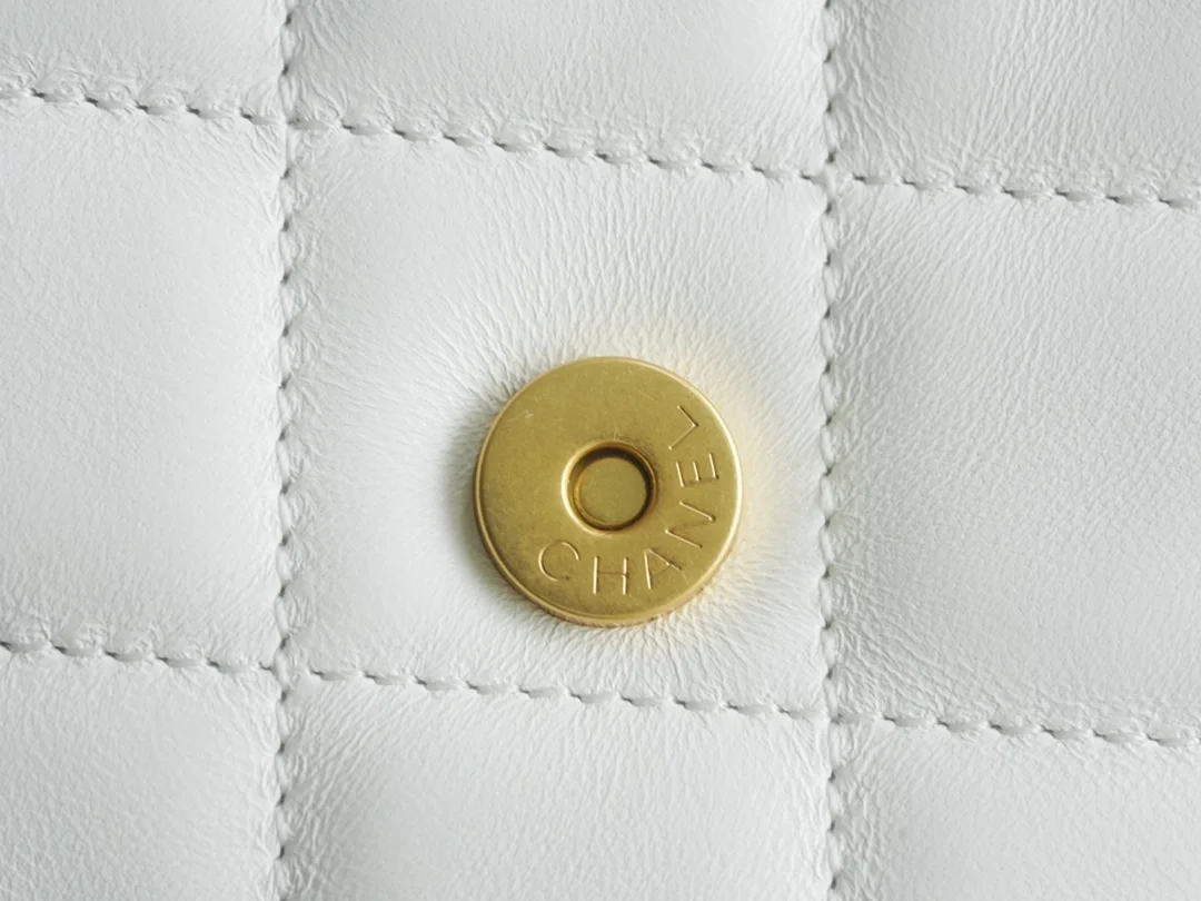 샤넬 24C 크루즈 메신저 백 라지 빅로고 화이트