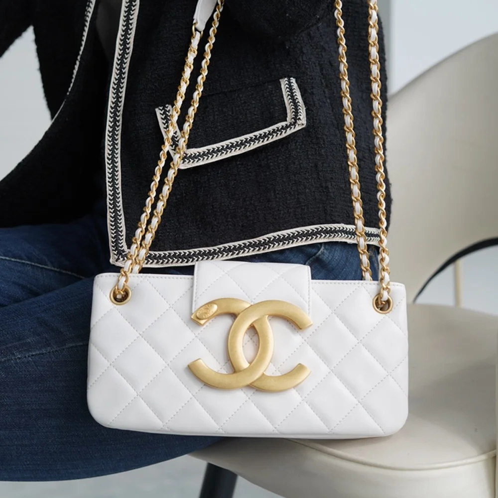 샤넬 24C 크루즈 메신저 백 라지 빅로고 화이트
