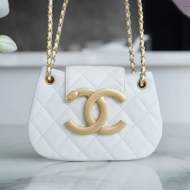 샤넬 24C 크루즈 메신저 백 스몰 빅로고 화이트