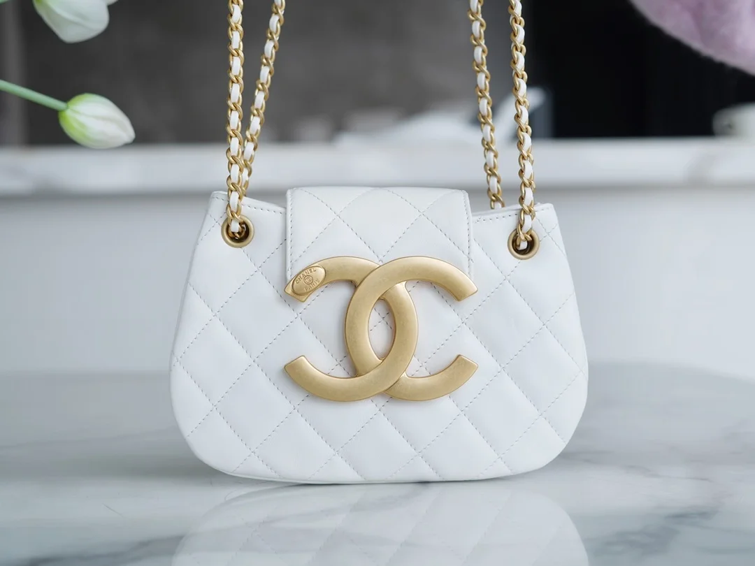 샤넬 24C 크루즈 메신저 백 스몰 빅로고 화이트
