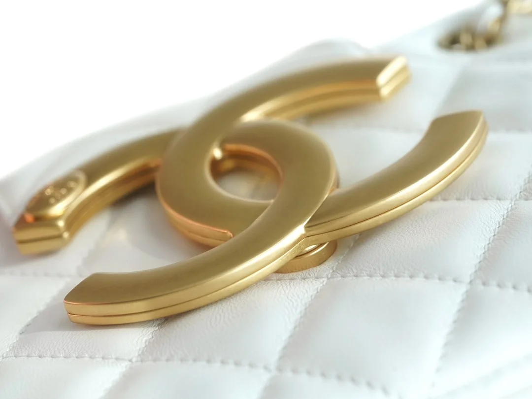 샤넬 24C 크루즈 메신저 백 스몰 빅로고 화이트