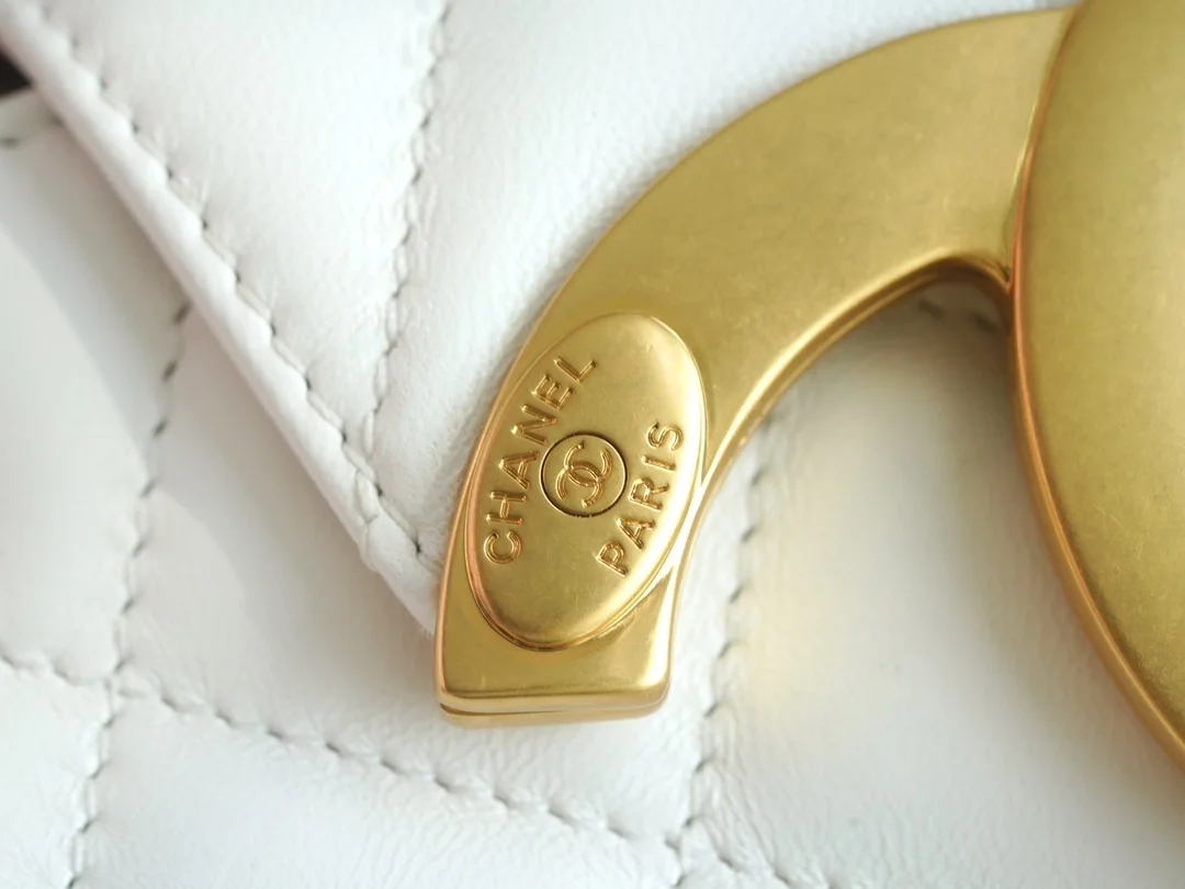 샤넬 24C 크루즈 메신저 백 스몰 빅로고 화이트