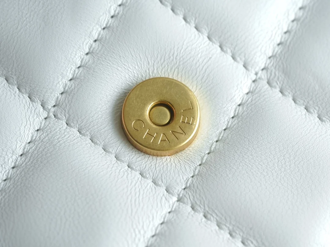 샤넬 24C 크루즈 메신저 백 스몰 빅로고 화이트