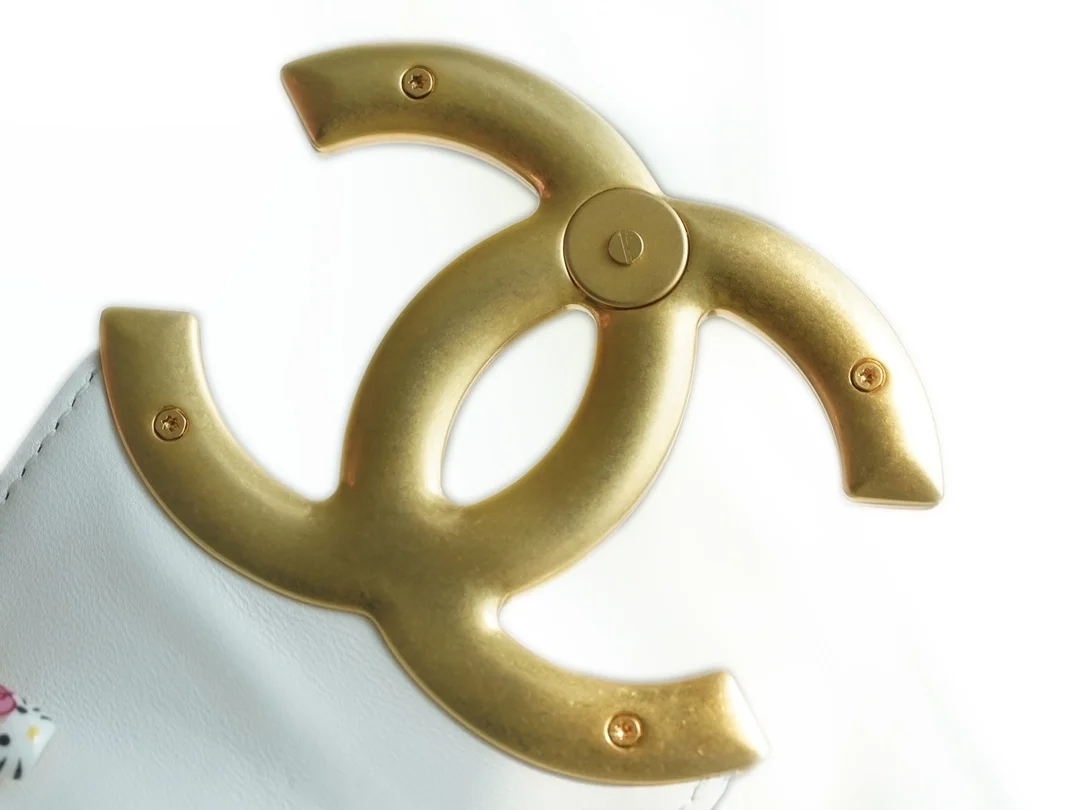 샤넬 24C 크루즈 메신저 백 스몰 빅로고 화이트