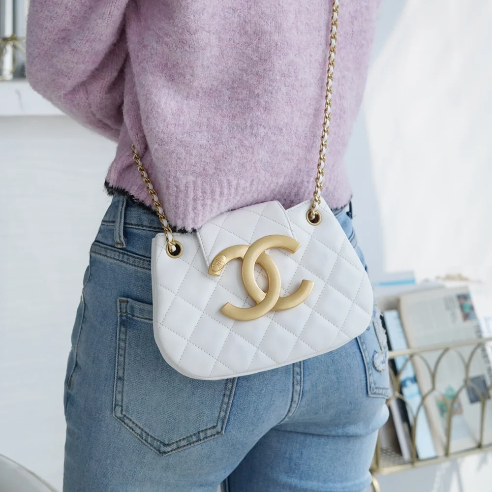 샤넬 24C 크루즈 메신저 백 스몰 빅로고 화이트