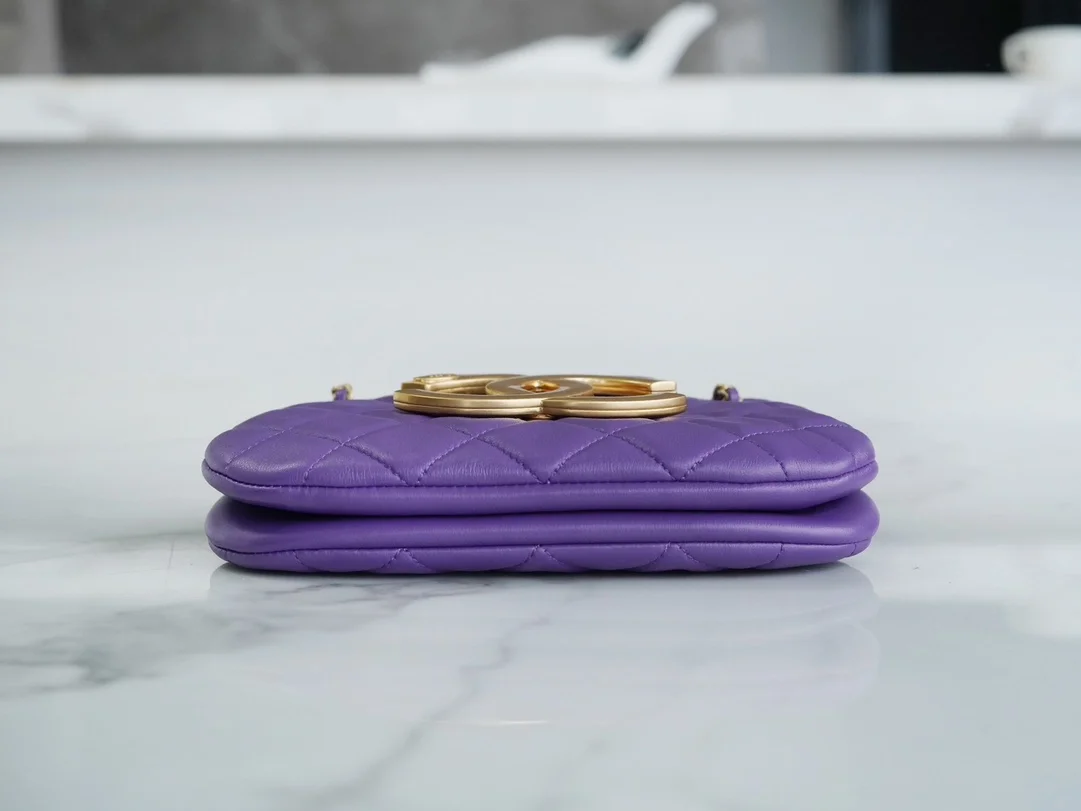 샤넬 24C 크루즈 메신저 백 스몰 빅로고 퍼플 AS4609