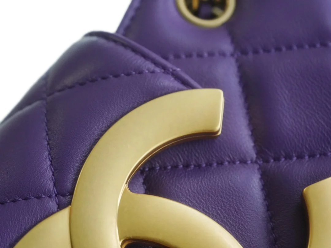 샤넬 24C 크루즈 메신저 백 스몰 빅로고 퍼플 AS4609