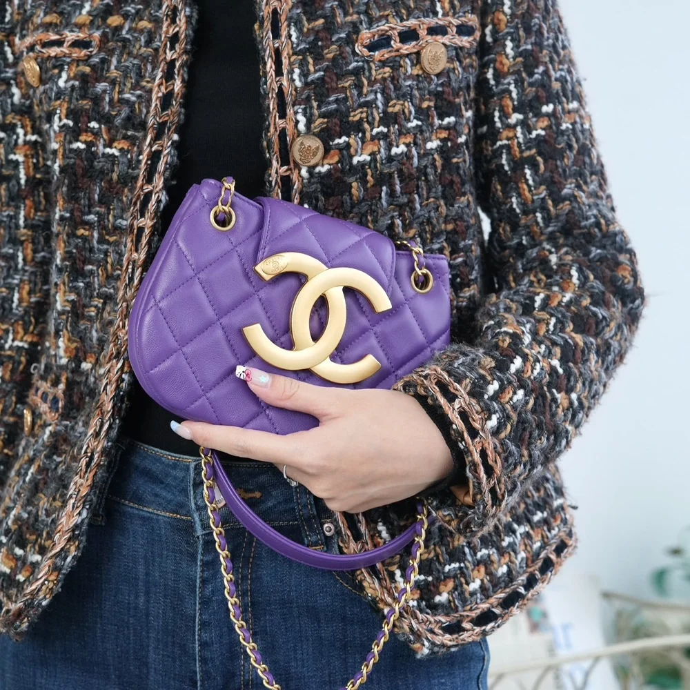 샤넬 24C 크루즈 메신저 백 스몰 빅로고 퍼플 AS4609