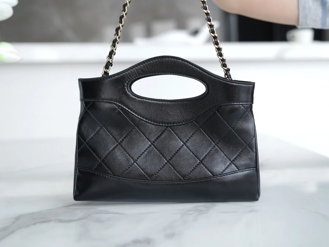 샤넬 24SS 31백 미니 체인 크로스 토트백 AP3656