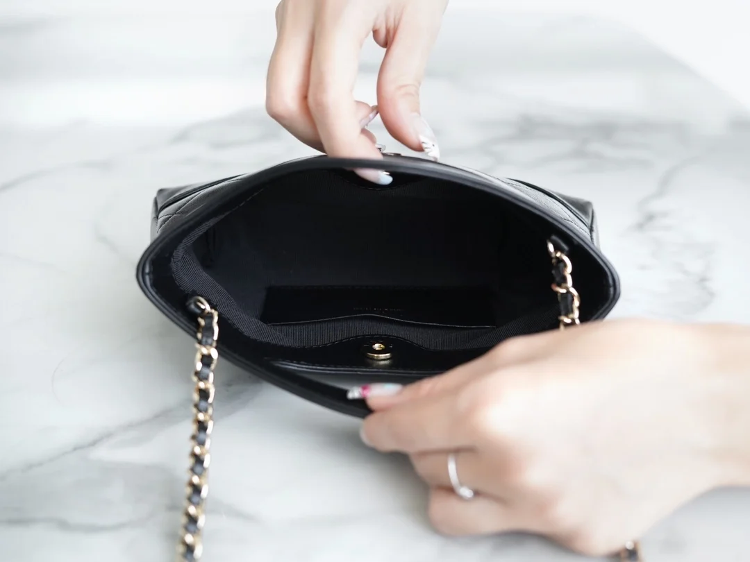 샤넬 24SS 31백 미니 체인 크로스 토트백 AP3656