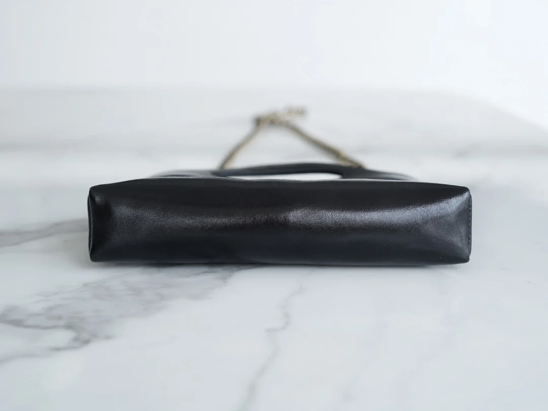 샤넬 24SS 31백 미니 체인 크로스 토트백 AP3656